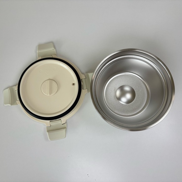 Stanley Fresh-To-Table Leakproof Bowl in Cream Gloss 16oz / 0.5qt - Picture 5 of 5